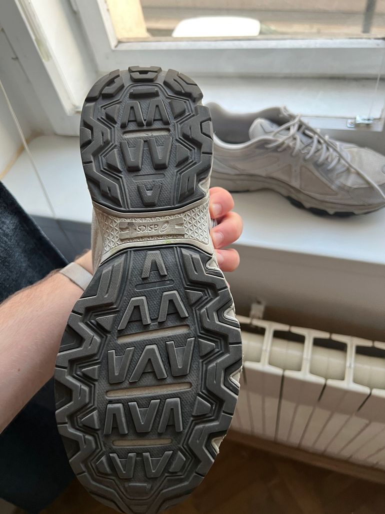 Used Asics silver running shoes bike — image 3 of 6
