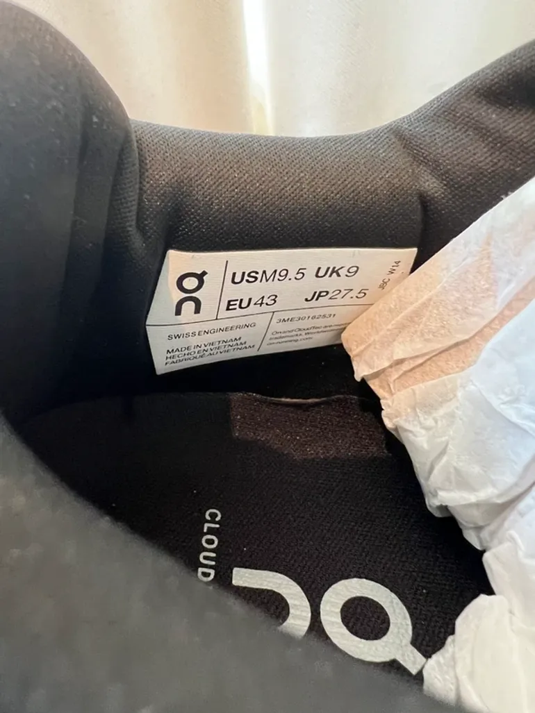 Used Lightweight On Running Sneakers White Pink Black bike — image 7 of 7