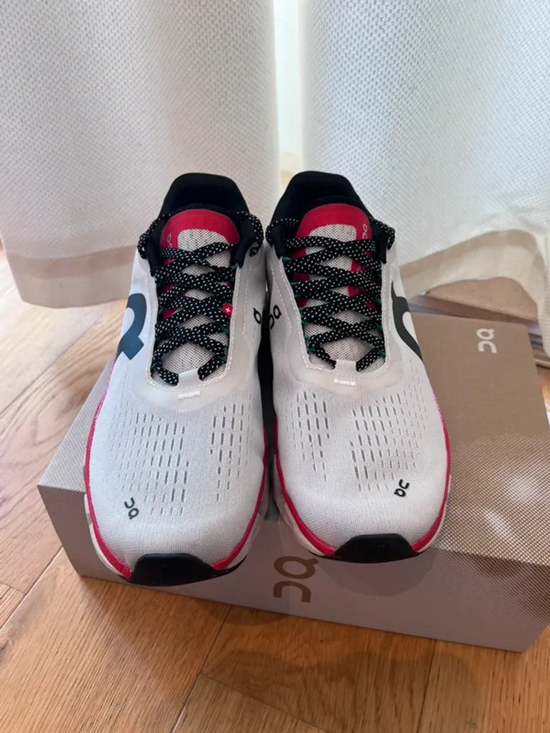 Used Lightweight On Running Sneakers White Pink Black bike — image 3 of 7