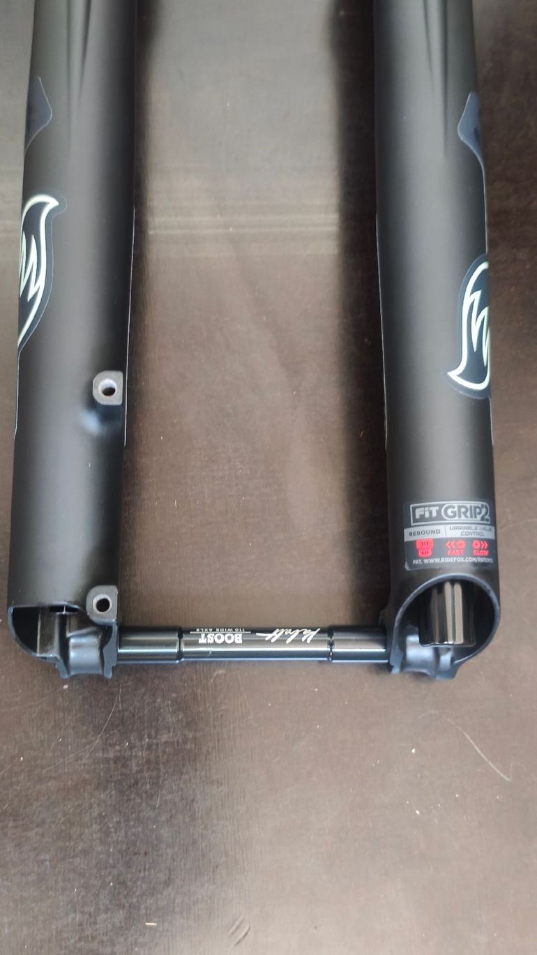 Used Fox 34 Factory 29 130mm GRIP2 2024 bike — image 8 of 17
