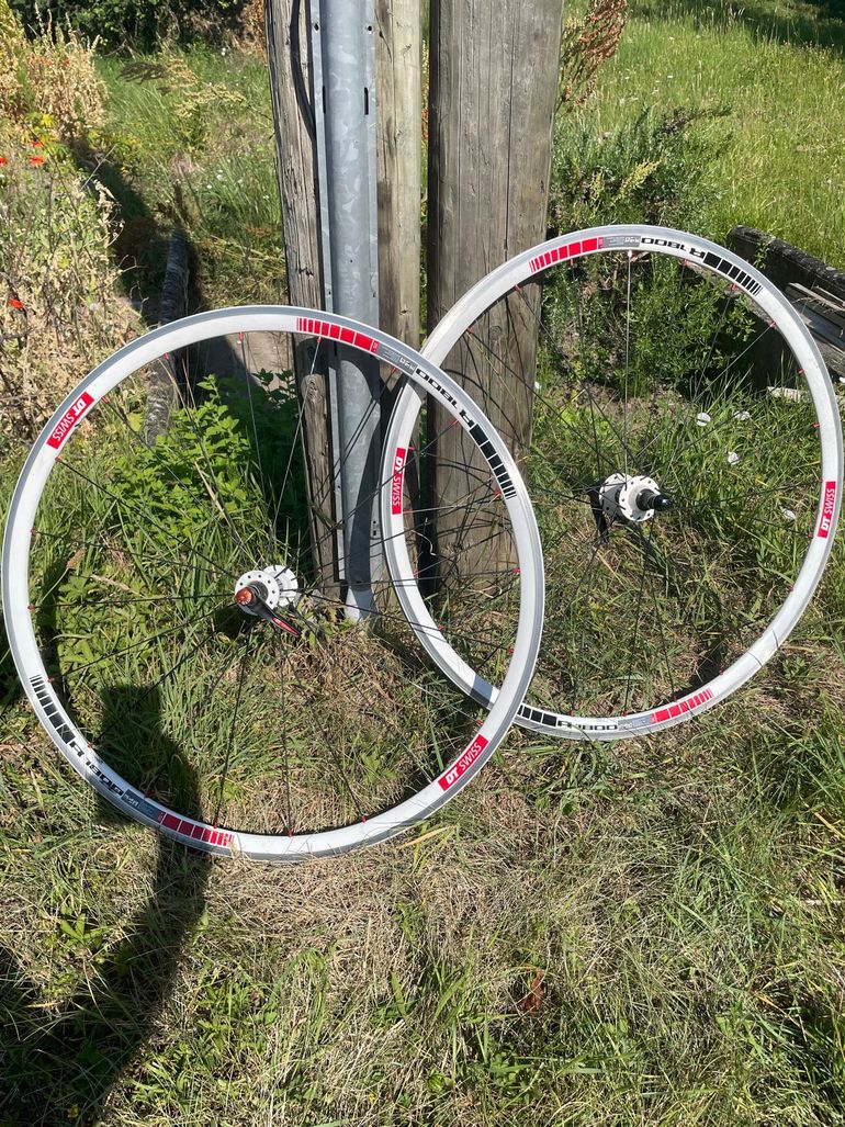 Dt Swiss R1800 bike d'occasion — image 1 sur 3