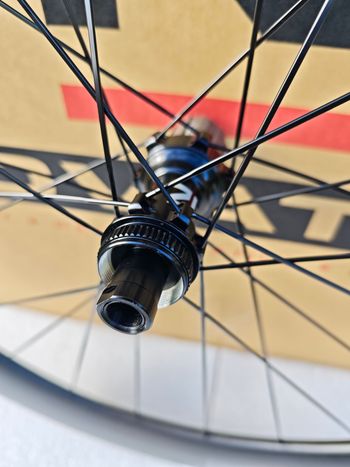 Used Novatec R6 Disc 60mm Carbon HG bike — image 5 of 13