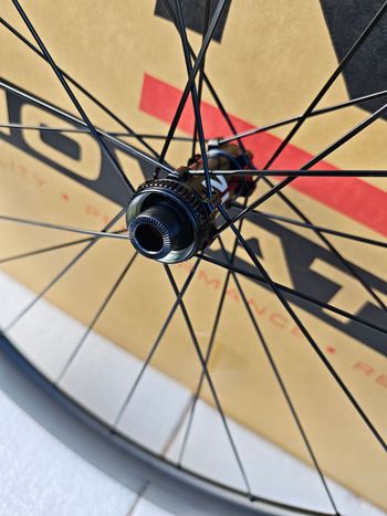 Used Novatec R6 Disc 60mm Carbon HG bike — image 9 of 13
