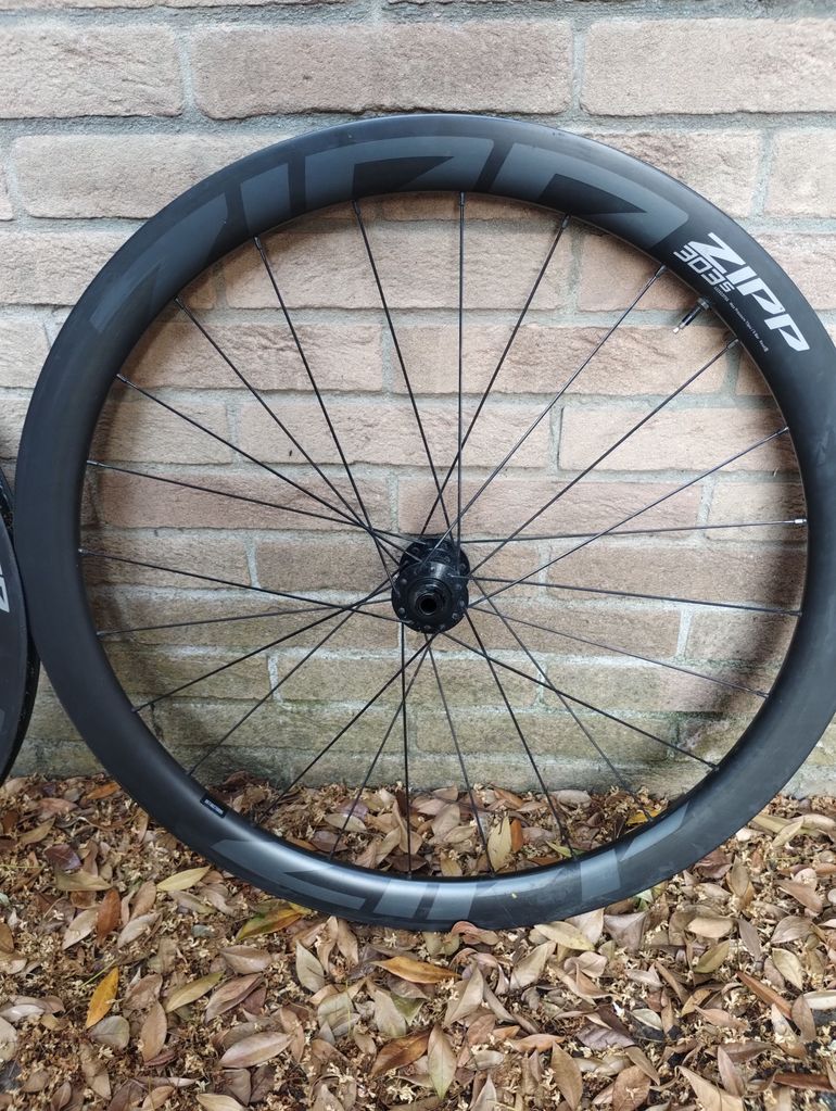 Brugt Zipp 303 S Disc Centerlock Tubeless Wheelset bike — billede 3 af 4