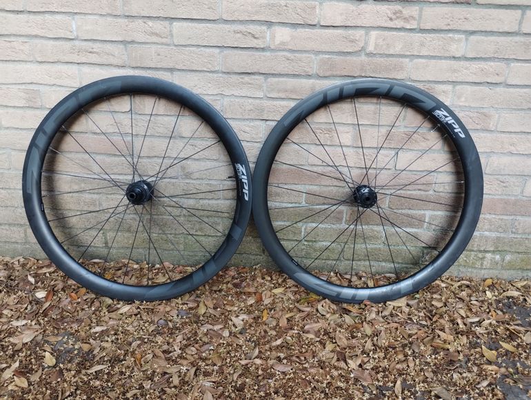Brugt Zipp 303 S Disc Centerlock Tubeless Wheelset bike — billede 1 af 4