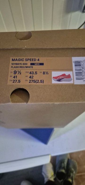 Gebrauchtes Asics Magic Speed 4 2025 Running Shoes