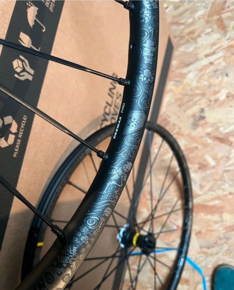 Gebrauchtes Mavic Deemax Pro Sam Hill 29 Boost Wheelset bike — Bild 3 von 4