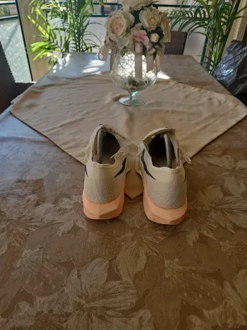 Used 100% Vaporfly 3 bike — image 2 of 4