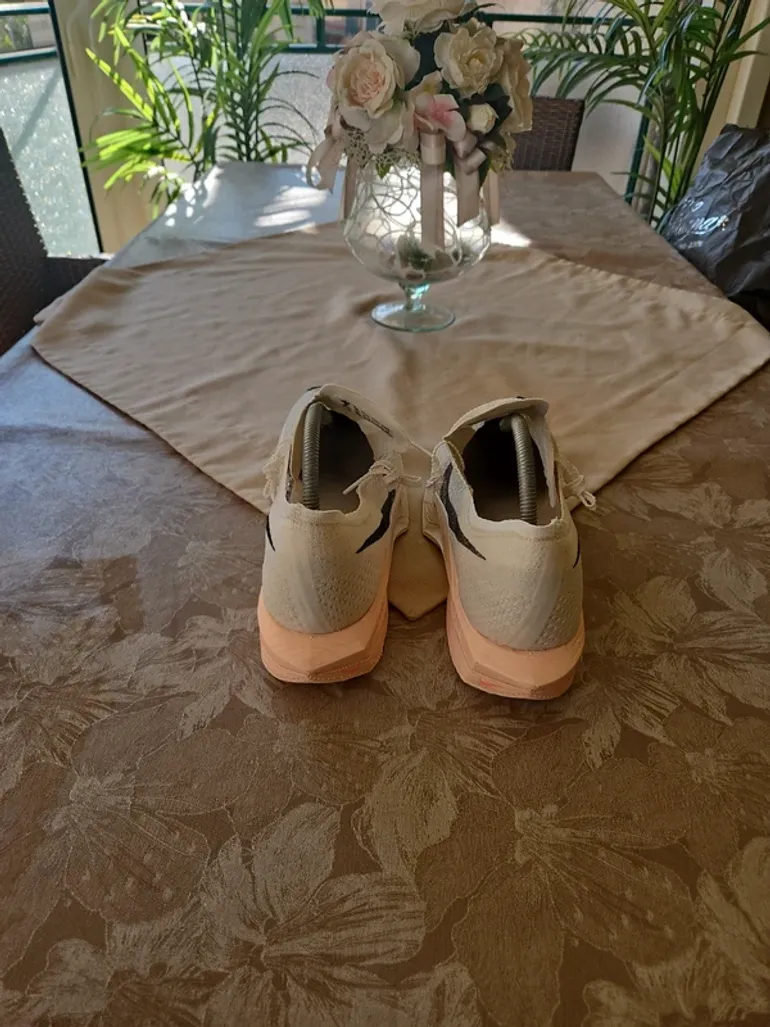 Used 100% Vaporfly 3 bike — image 2 of 4