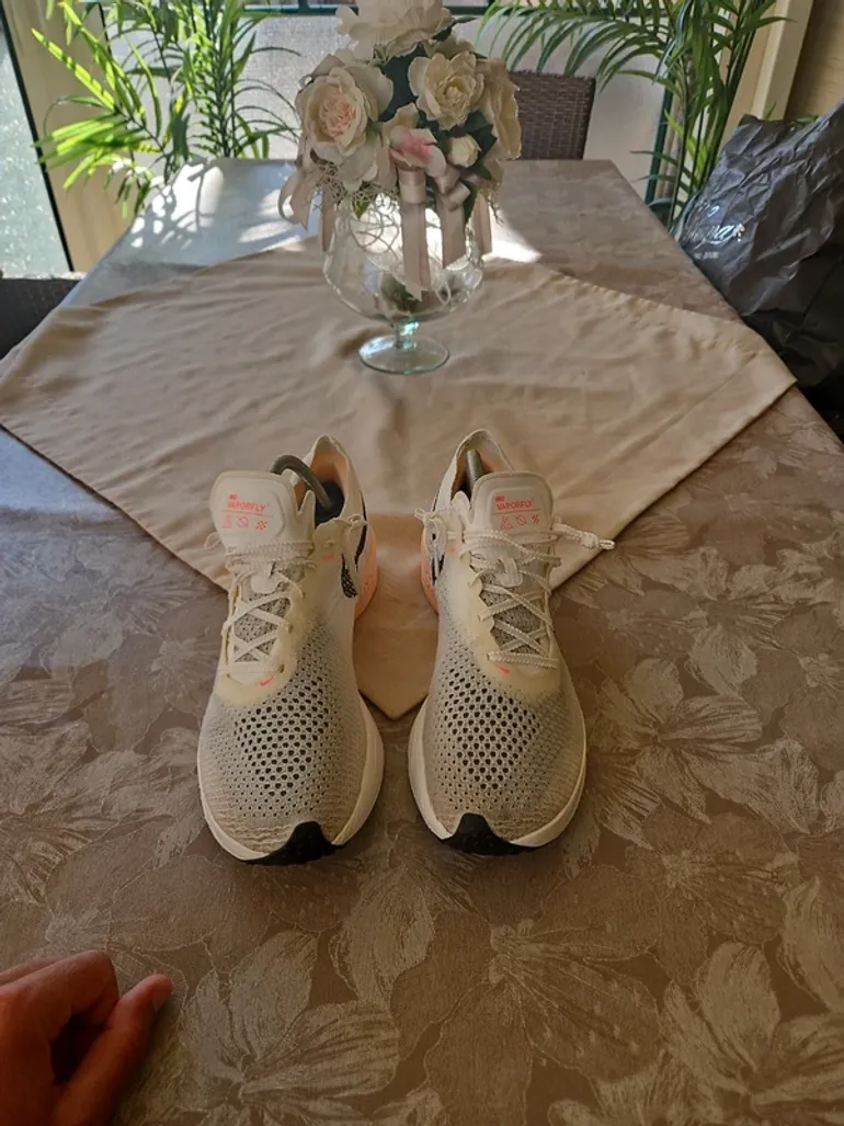 Used 100% Vaporfly 3 bike — image 1 of 4