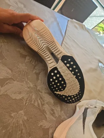 Used 100% Vaporfly 3 bike — image 3 of 4