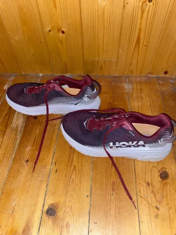 Used Hoka Running Shoes bordeaux size 41 bike — image 2 of 5