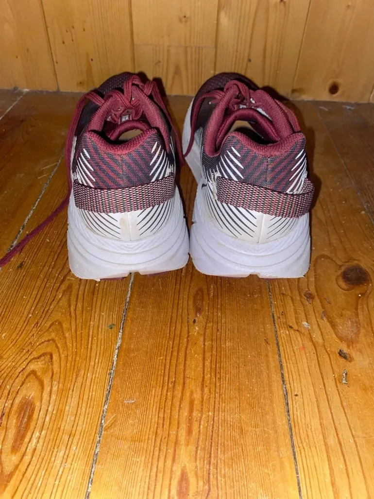 Used Hoka Running Shoes bordeaux size 41 bike — image 4 of 5