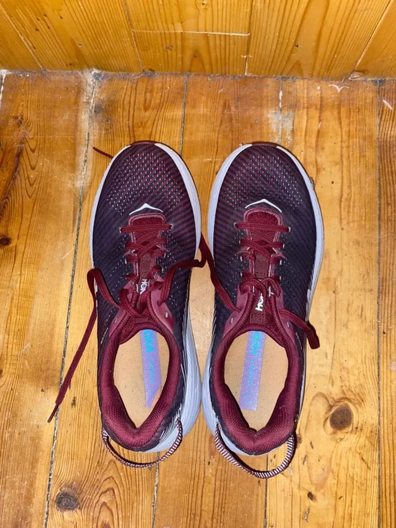 Used Hoka Running Shoes bordeaux size 41 bike — image 3 of 5