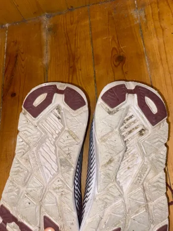 Used Hoka Running Shoes bordeaux size 41 bike — image 5 of 5