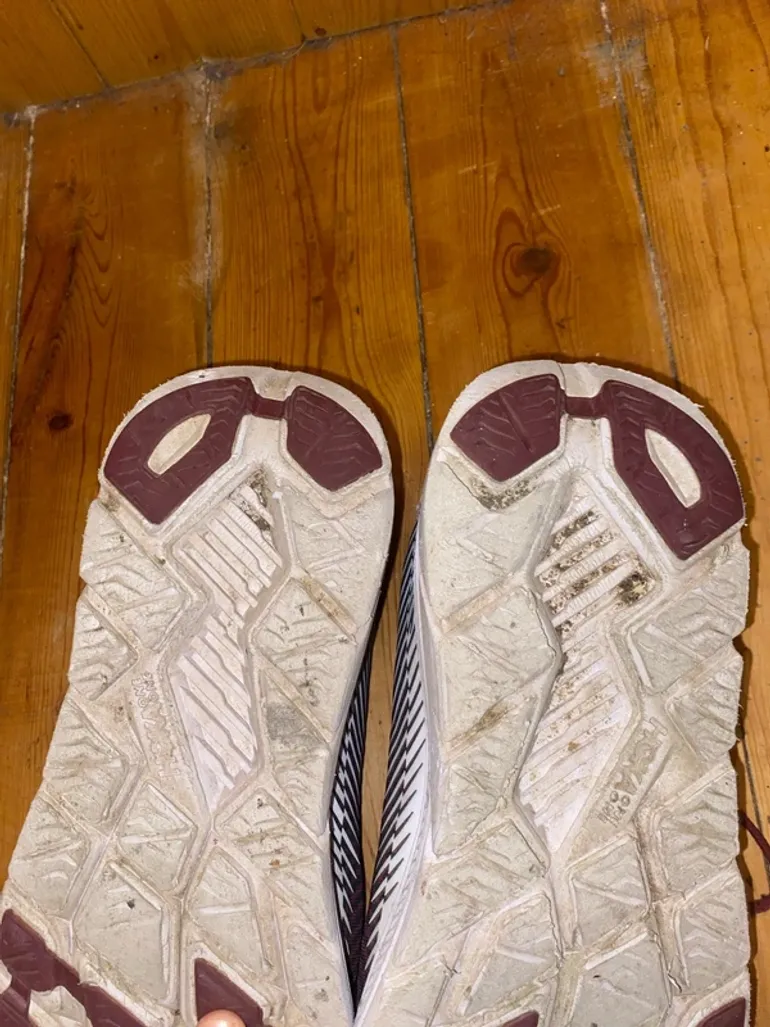 Used Hoka Running Shoes bordeaux size 41 bike — image 5 of 5