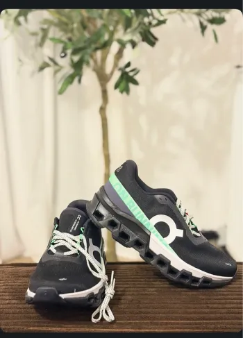 Käytetty 100% On Running shoes bike