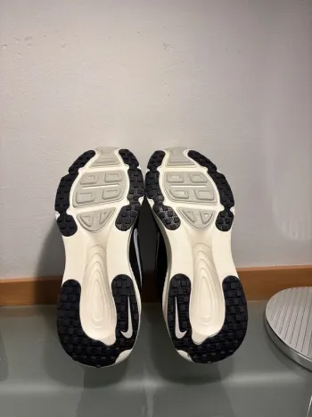 Used Nike Vomero 18 bike — image 6 of 10