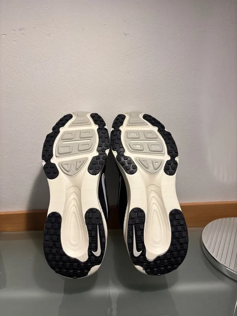 Used Nike Vomero 18 bike — image 6 of 10