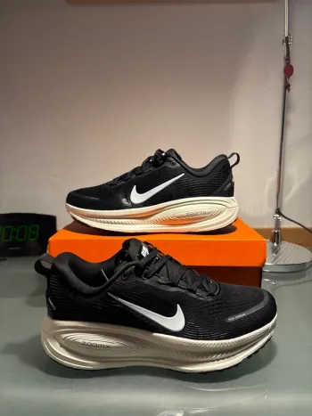 Used Nike Vomero 18 bike