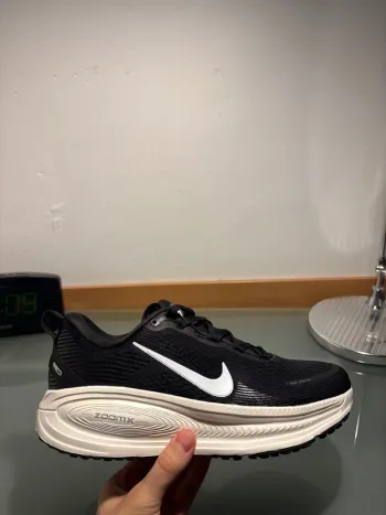 Used Nike Vomero 18 bike — image 4 of 10
