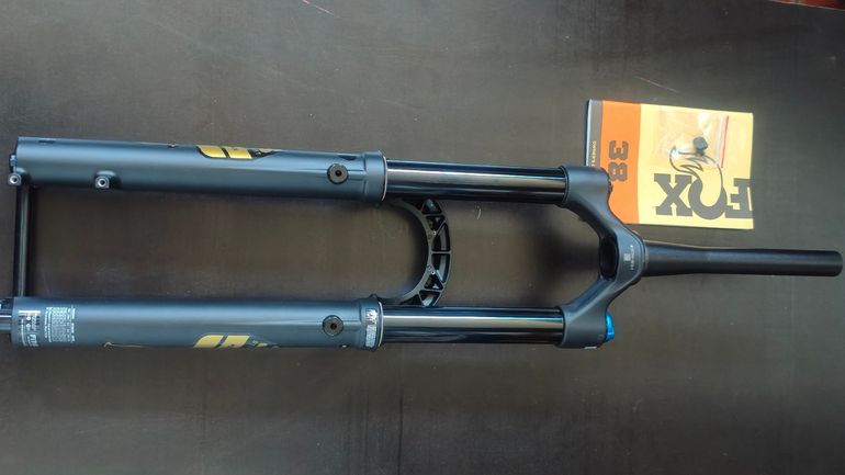 Brugt Fox 38 FLOAT 29" 180mm GRIP 3 POS. Fork 2026 bike — billede 8 af 9