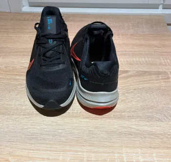 Used Orange Nike Chaussure de course à pied bike — image 3 of 3