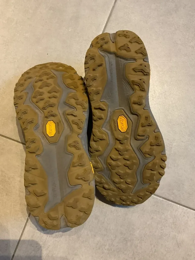 Used Hoka Speedgoat 6 GTX bike — image 6 of 9