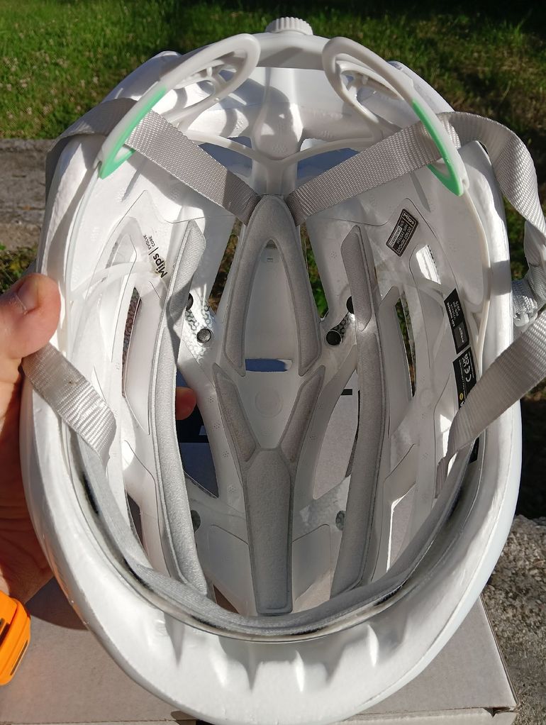 Used MET Trenta MIPS Helmet 2026 bike — image 4 of 7