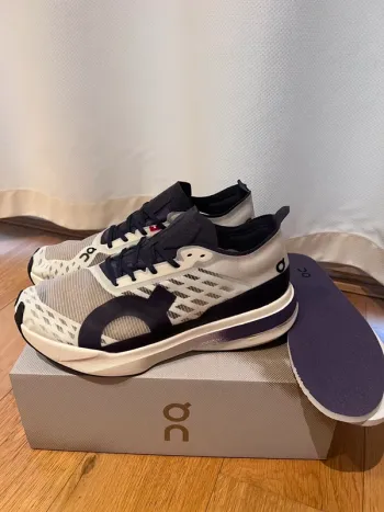 Used Lightweight Performance Trainers bike — image 2 of 6