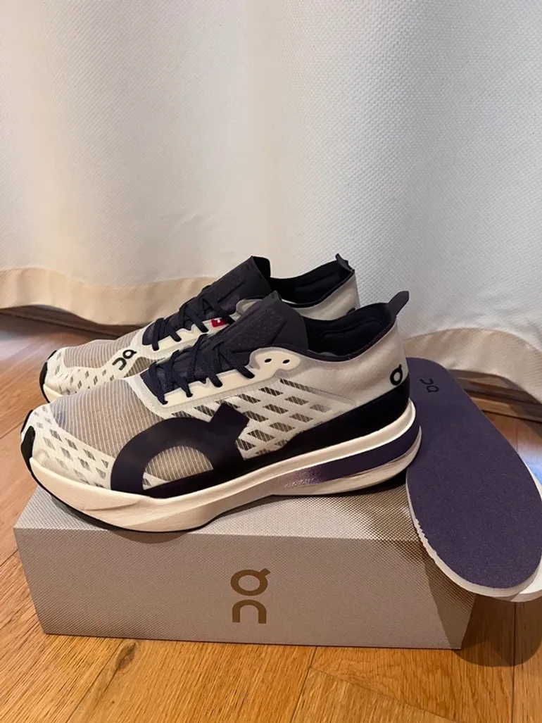 Used Lightweight Performance Trainers bike — image 2 of 6
