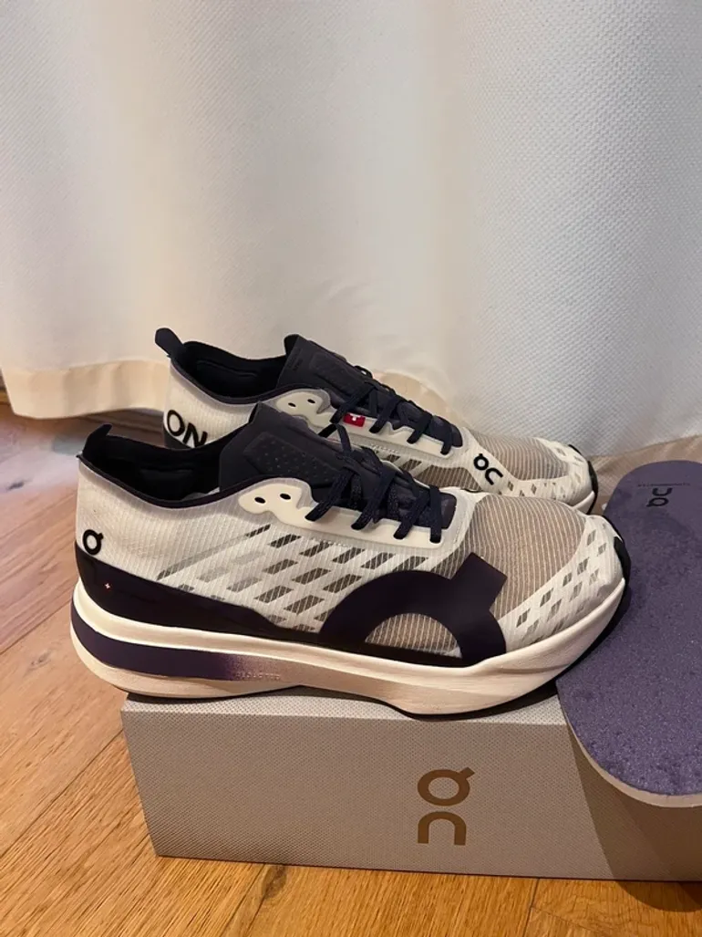 Used Lightweight Performance Trainers bike — image 3 of 6