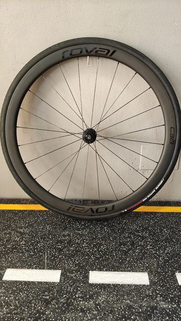 Used Specialized Roval C38 2025 bike — image 2 of 10