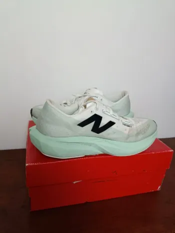 Käytetty New Balance FuelCell Rebel v4 bike — kuva 2 / 9
