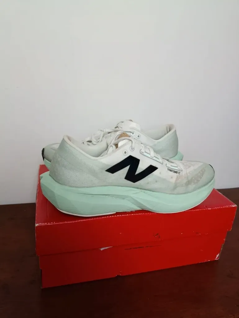 Käytetty New Balance FuelCell Rebel v4 bike — kuva 2 / 9