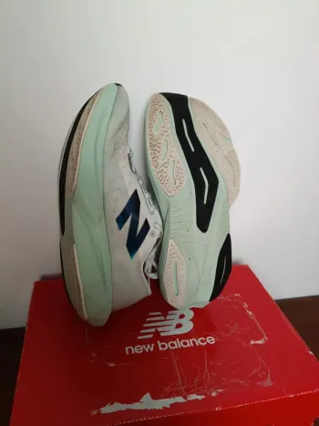 Käytetty New Balance FuelCell Rebel v4 bike — kuva 5 / 9