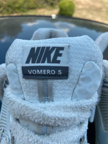 Used Nike Zoom Vomero 5 bike — image 4 of 8