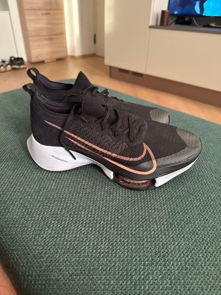 Used Nike Air Zoom Tiempo NEXT% bike — image 1 of 6