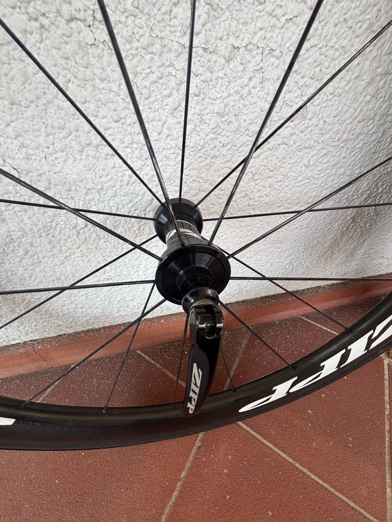 Brugt Zipp 404 Firecrest Rim Brake Wheelset bike — billede 4 af 7