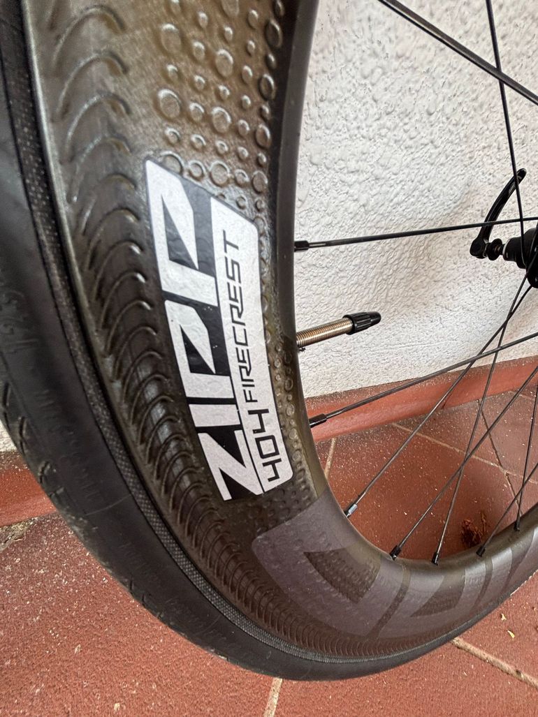 Brugt Zipp 404 Firecrest Rim Brake Wheelset bike — billede 4 af 8