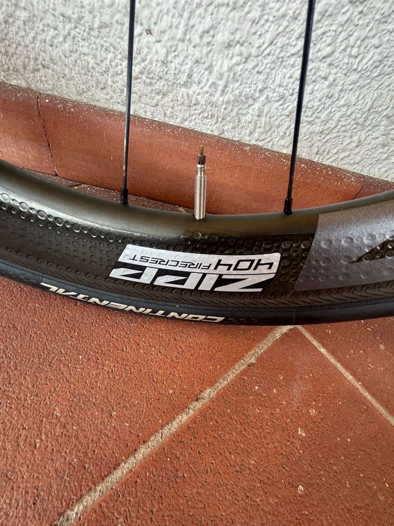 Brugt Zipp 404 Firecrest Rim Brake Wheelset bike — billede 7 af 8
