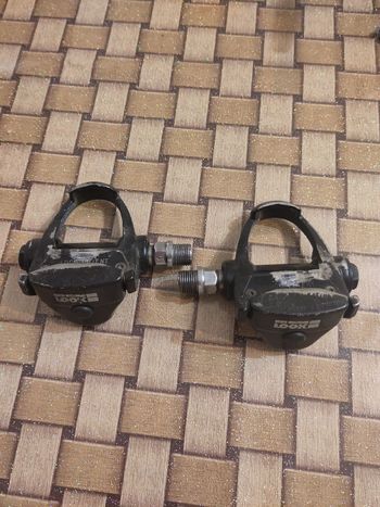 Used Look Automatic Pedals bike