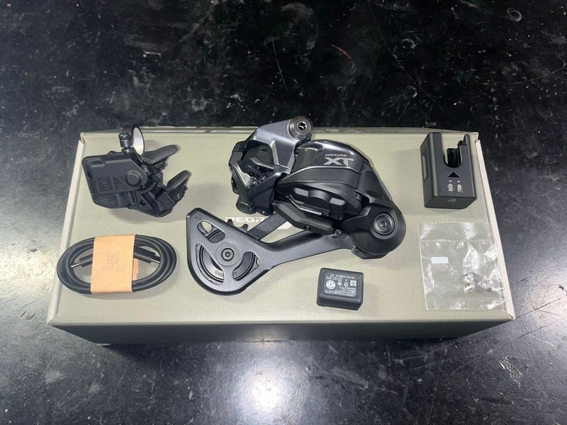 Gebrauchtes Shimano Upgrade Kit Deore XT M8250 Di2 SGS 2026 Drivetrain & Pedals