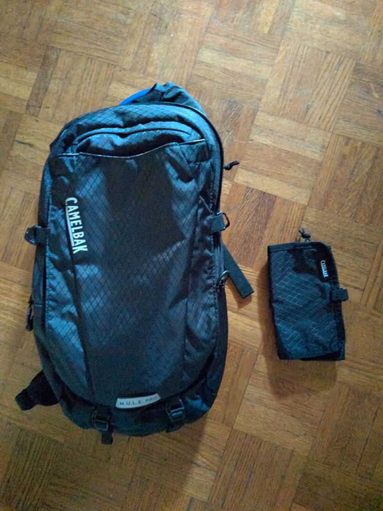 Used Camelbak Mule Pro 14L bike — image 3 of 4