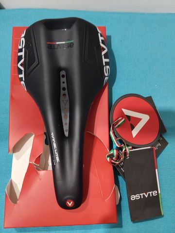 Použité ASTUTE Time Lite VT Saddle Saddles & Seatposts
