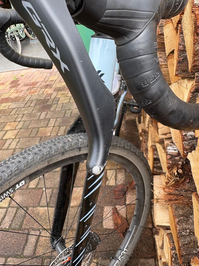 Used Shimano GRX 12-speed Gravel Groupset 2025 bike — image 4 of 10