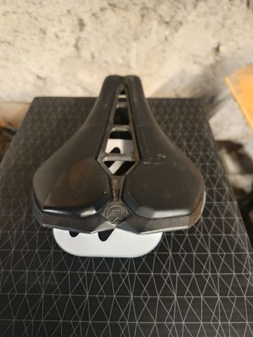 Used scimano Sciamano pro 2025 Saddles & Seatposts