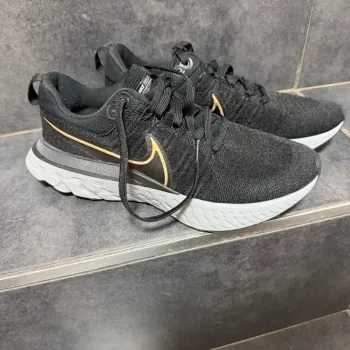 Käytetty Nike React Infinity Run Flyknit 2 bike