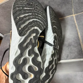 Käytetty Nike React Infinity Run Flyknit 2 bike — kuva 8 / 9