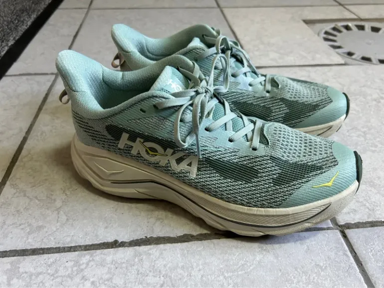 Used Hoka Challenger 8 bike — image 1 of 4